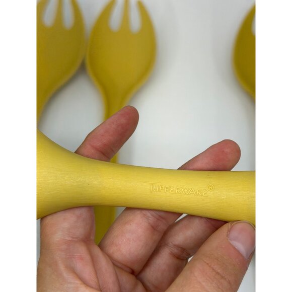 VTG Tupperware Harvest Gold Salad Serving Tongs Set Fork/Spoon 1970s Retro USA - Picture 5 of 7